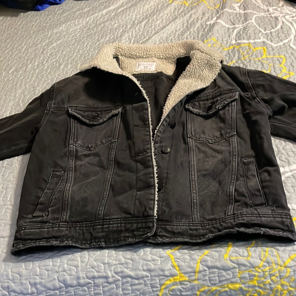 Black jean jacket with furr